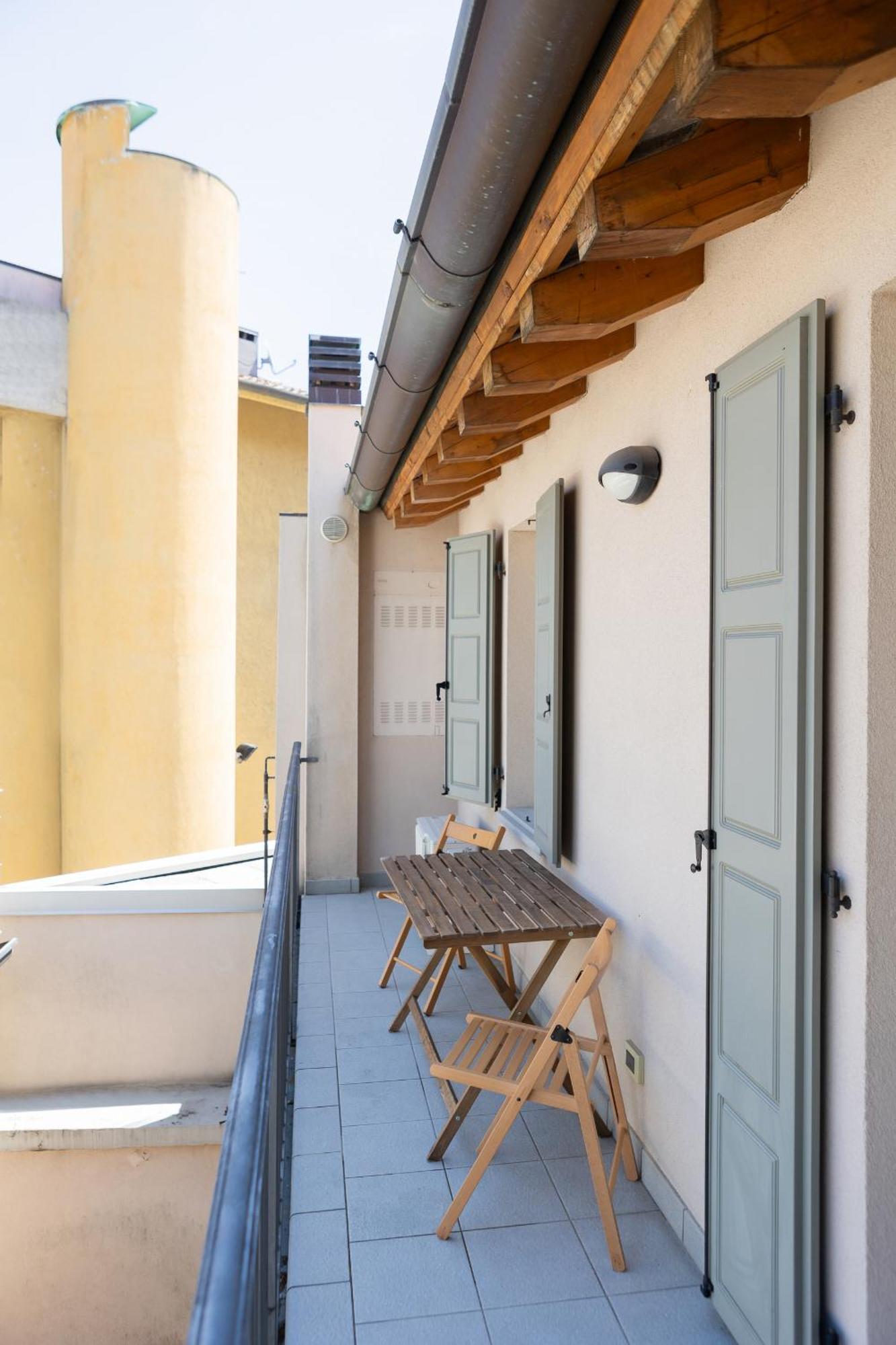 Double Private Parking, 2 Bedrooms & 2 Bathrooms - Elegant Apartment In Old Town ウーディネ エクステリア 写真
